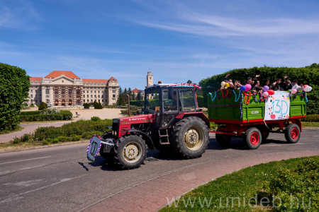 Traktordübörgés és 10 000 lóerő – búcsúztak a Balásházy végzősei  20260428