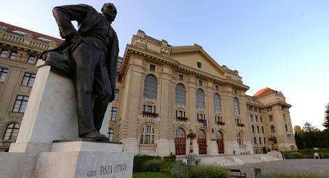 20260127 DE Főépület 20200825 008 banner, DE, BS.JPG