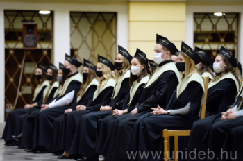 Diplomájukra várnak a GTK hallgatói
