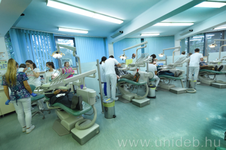 Fogorvosok munka közben