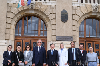 Tibeti delegáció látogatott a Debreceni Egyetemre
