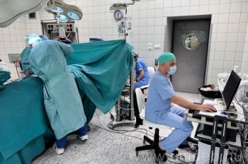 Biztonságosabb gerincsebészeti műtétek a Debreceni Egyetemen 