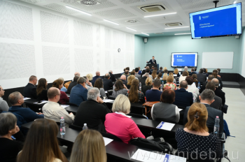 A workshop résztvevői a teremben