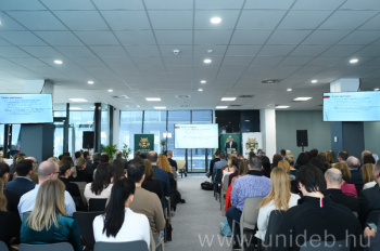 A konferencia helyszínén