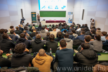 A Mechwartba járó fiatalok a DE MK-n