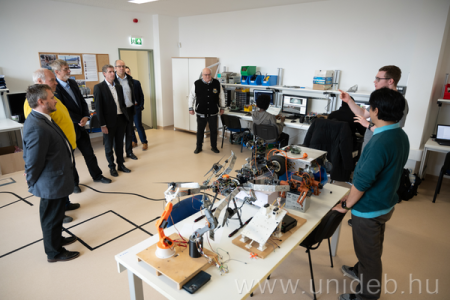 A DE MK egyik laborjában