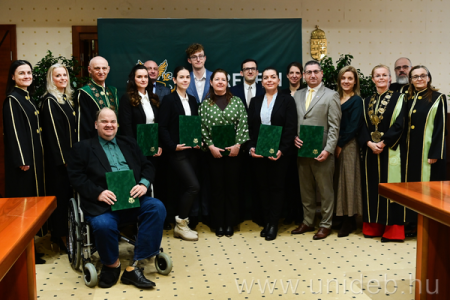 A végzettek a tanúsítványokkal