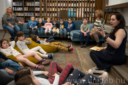 Mesével a lélekhez: irodalomterápia óvodásoknak a DEENK-ben
