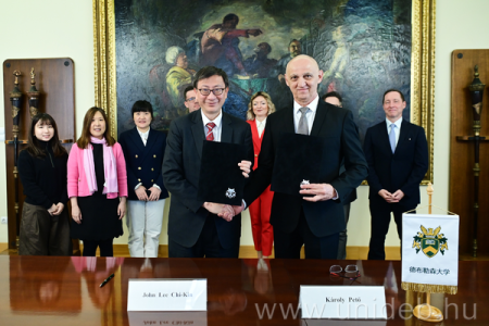 együttműködés - Hongkong