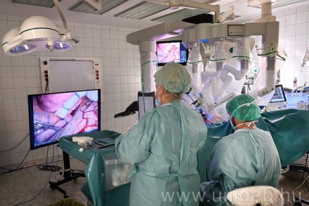 Új korszak a debreceni betegellátásban - Elkezdődtek a robotasszisztált mellkassebészeti műtétek 