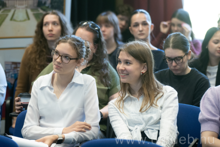 DEbate angol nyelvű vitaverseny a DE BTK-n