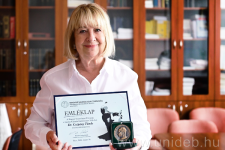 Sántha Kálmán-díjjal ismerték el a Debreceni Egyetem neurológusát 