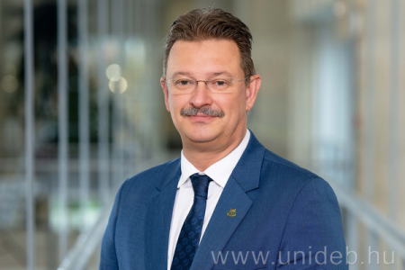 Bács Zoltán rektor