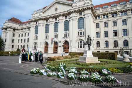 Koszorúzás