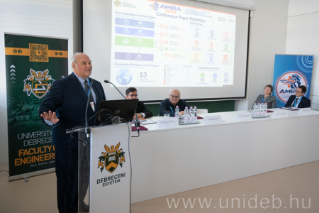 A konferencia elnöke, Korondi Péter
