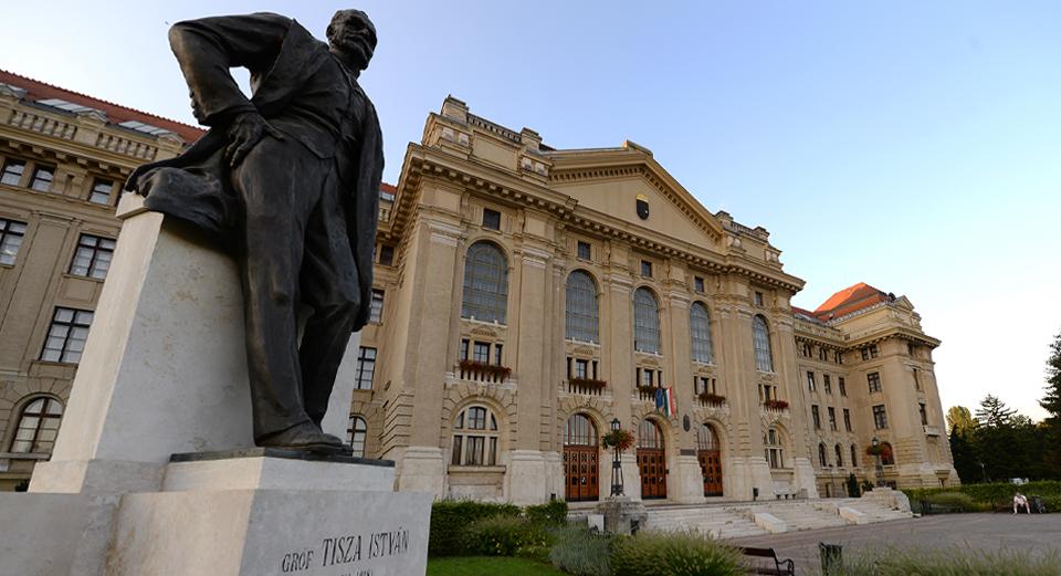20260127 DE Főépület 20200825 008 banner, DE, BS.JPG